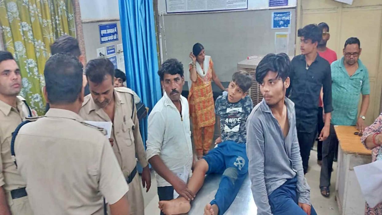 Knife among friends celebrating birthday on Damoh VIP road