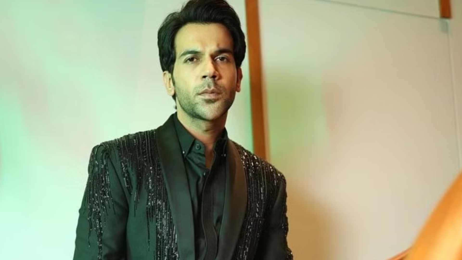 Guns & Gulaabs motion poster get ready to witness Rajkummar Rao Paanadhari Tipu Avatar
