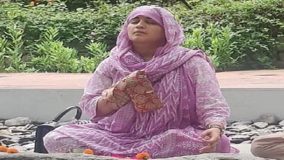 BJP leader Aparna Yadav worshiped in Kainchi Dham