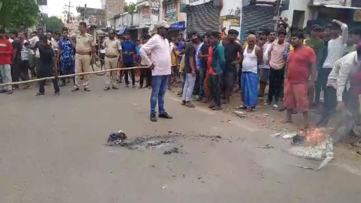Kali temple damaged due to stone pelting in Bhagalpur, a large number of angry people protested