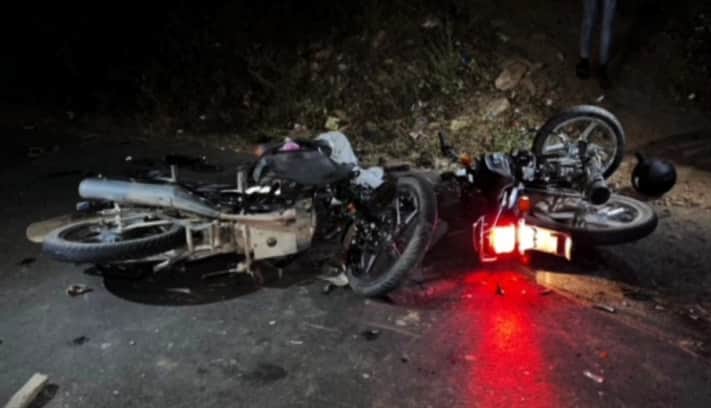 Hardoi accident snatched two young sons, father said apocalypse happened, nothing left, Bikes collided