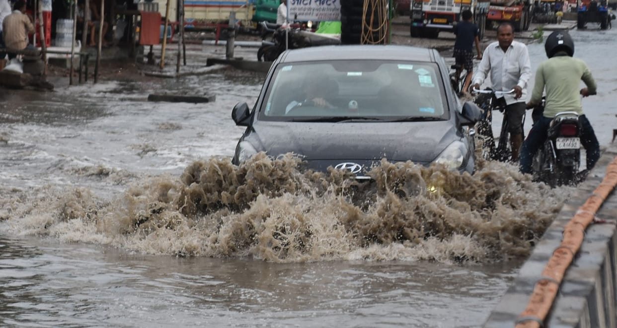 Kanpur Weather Update, Water turned on desires, It was cloudy for four hours, it rained for just 20 minutes