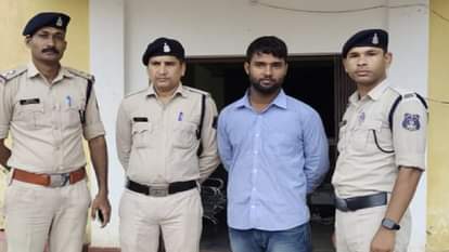 पुलिस की गिरफ्त में आरोपी