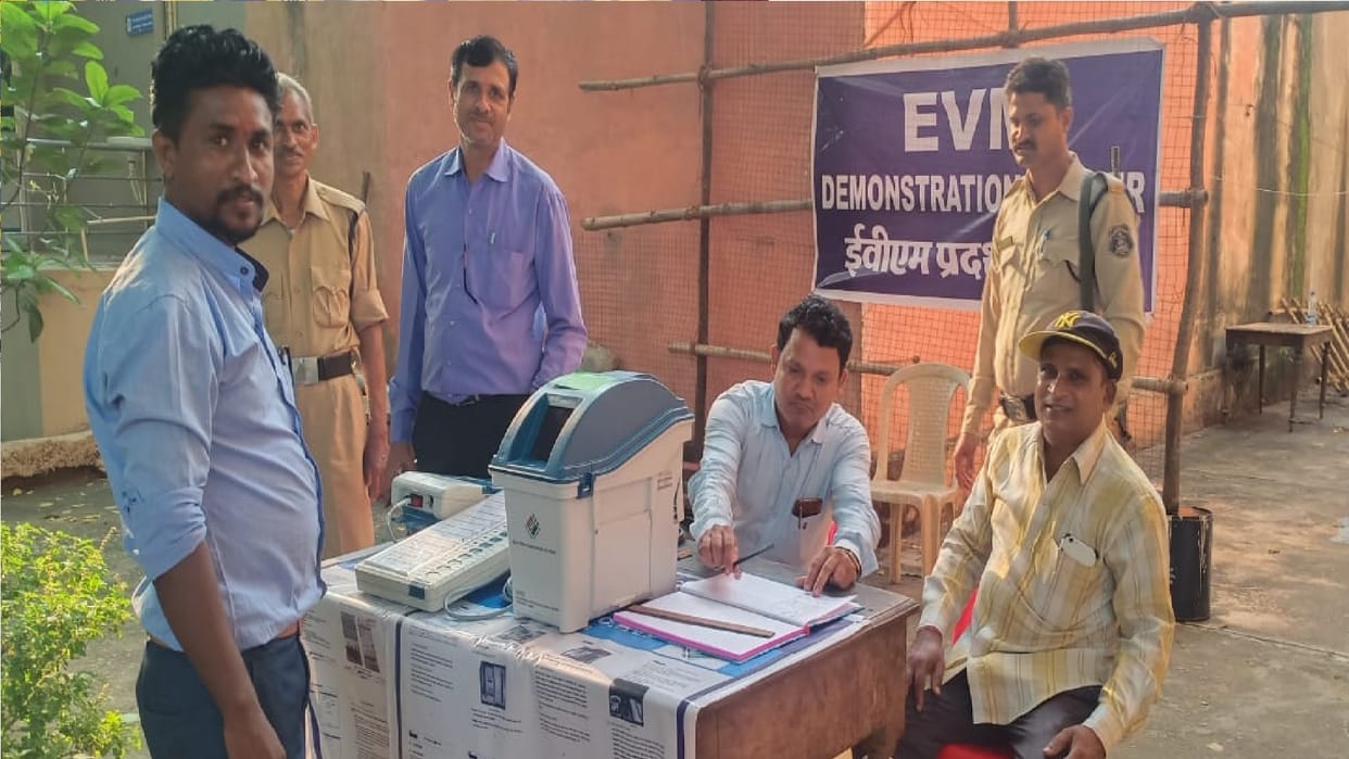 EVM, VVPAT and Mock Poll demonstration campaign in collectorate in Raipur CG