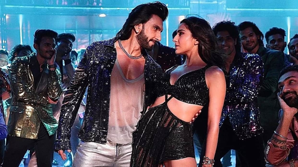 Rocky Aur Rani Ki Prem Kahani Sara Ali Khan Praises Ranveer Singh actress shared Photos Of Her Cameo in film