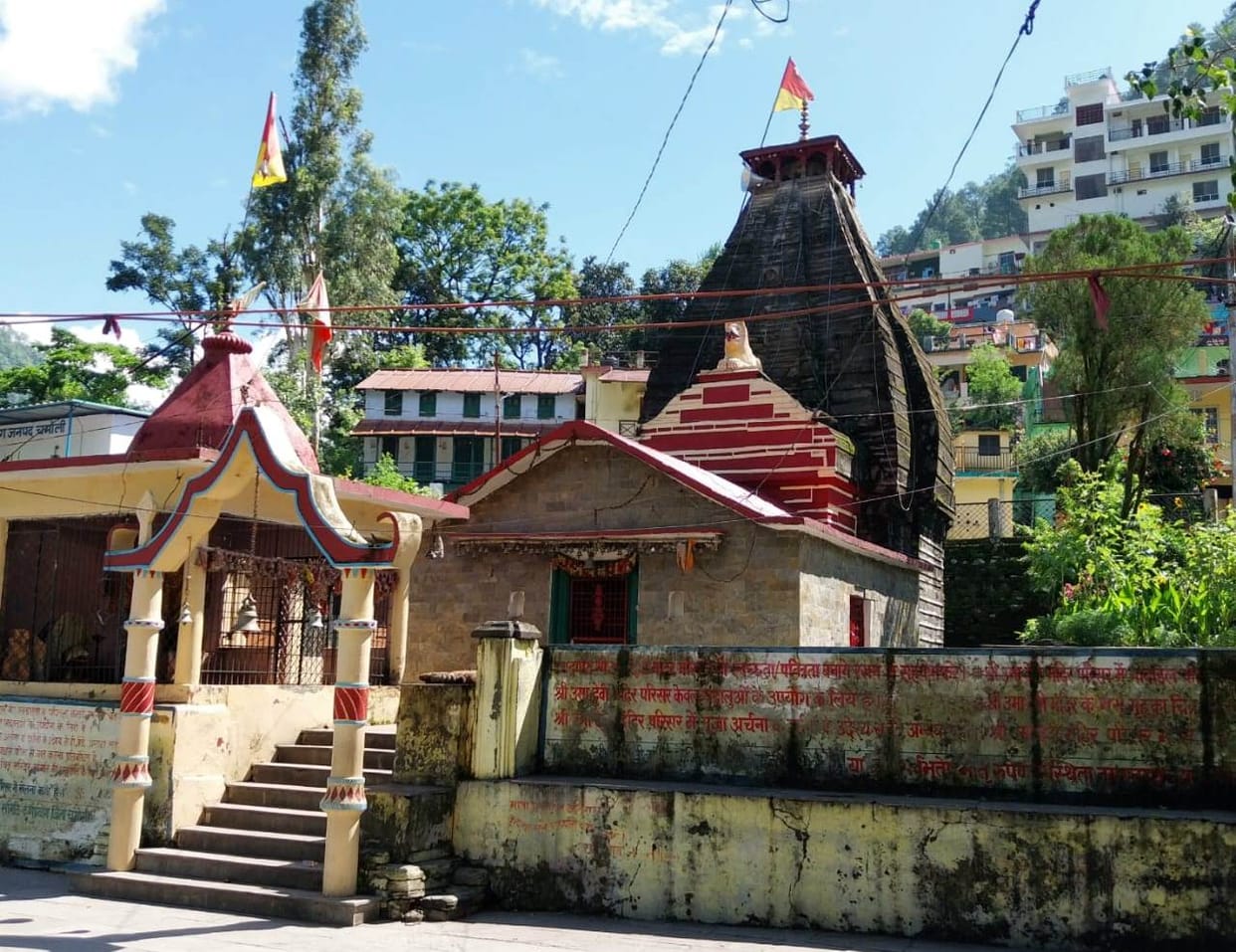 Uttarakhand News Uma Devi temple on badrinath highway in Karnaprayag is in danger Due to landslide