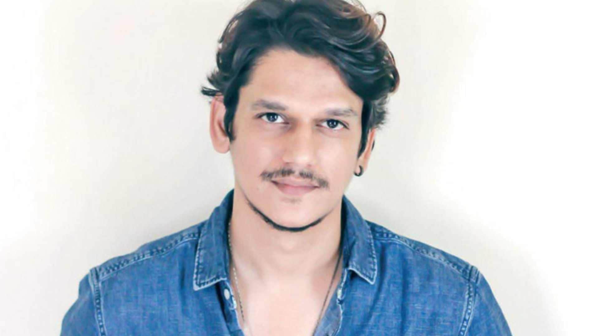 Dahaad star Vijay varma dedicated Asian Academy Award to his lady luck Tamannaah Bhatia Congratulate boyfriend