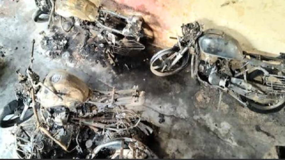 Solan: Husband and wife jumped from the third floor along with two children after the fire broke out.
