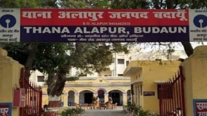 lineman power connection cut to the police station when police challaned the bike in budaun