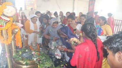 Devotees worshiped in Shiva temples of Shahjahanpur