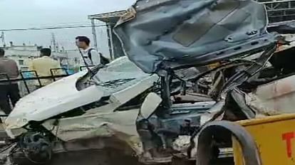 Chhindwara: Two friends died in a painful road accident, the car climbed on the divider uncontrollably