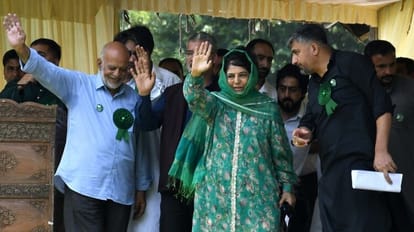 महबूबा मुफ्ती का दावा: सरकार बनाने से पहले PM मोदी के सामने मुफ्ती मोहम्मद सईद ने रखी थी 370 को न छूने की शर्त Mehbooba mufti said Mufti Sayeed put precondition before PM Modi for govt formation in jammu kashmir