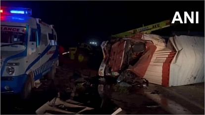 many people died in an accident where a car and a container truck collided near Thirumangalam in Tamil Nadu