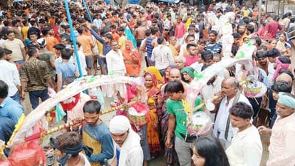 Dak Kanwaris also performed Jalabhishek In Agra on second Monday of Purushottam month