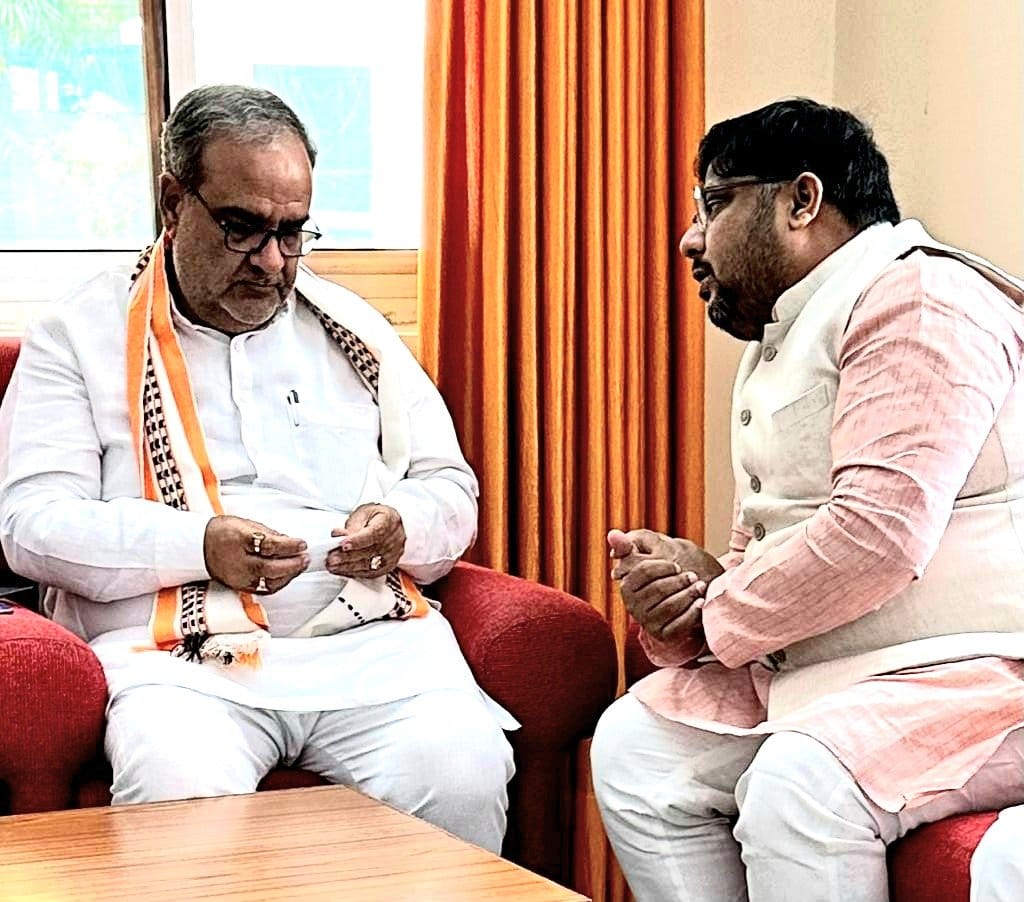 Controversy between Muslim leaders of BJP