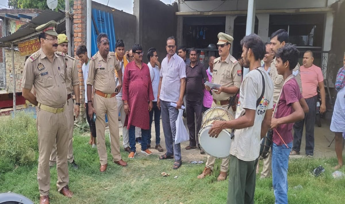 Action on two close friends of former MLA Vijay Mishra Bhadohi police did jila Badar for six months