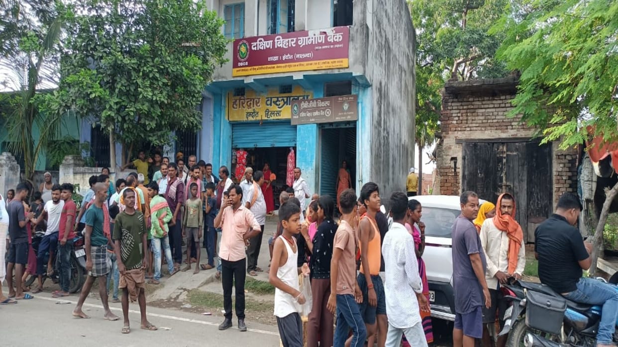 Fraud with 200 account holders in name of providing benefits of central and state govt schemes in Nalanda