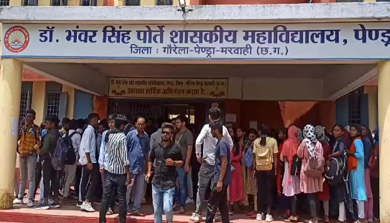 NSUI student organization demonstrated at Dr. Bhanwar Singh Porte Government College Pendra