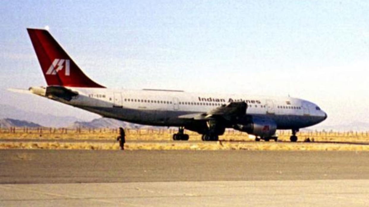 When captain spotted a passenger onboard IC814 flight with hand grenade at 26,000 feet