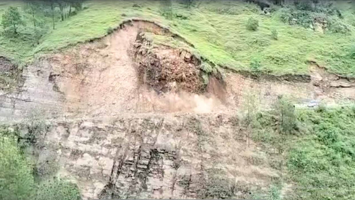 Many villages of Yamkeshwar block are in the grip of landslide Rishikesh Pauri Uttarakhand news in hindi