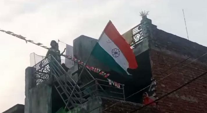 Bahraich News: Making the moon star in the national flag, waved in the procession