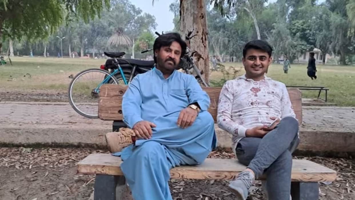 Rajinikanth Lookalike Rehmat Gashkori Photos goes Viral on Social Media See his Pics here
