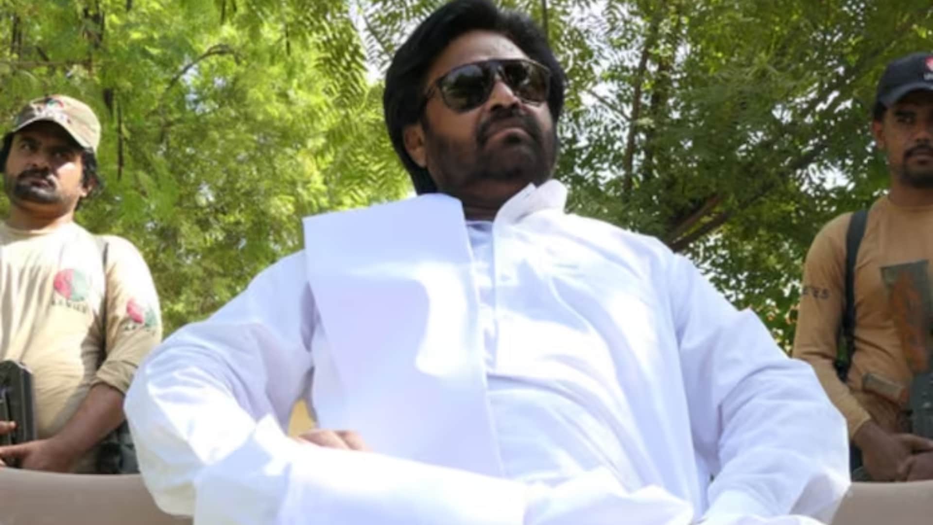 Rajinikanth Lookalike Rehmat Gashkori Photos goes Viral on Social Media See his Pics here