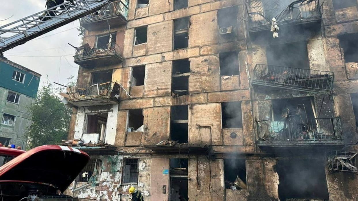 Russian missile strikes kill at least 4 people in Zelenskyy's hometown in central Ukraine