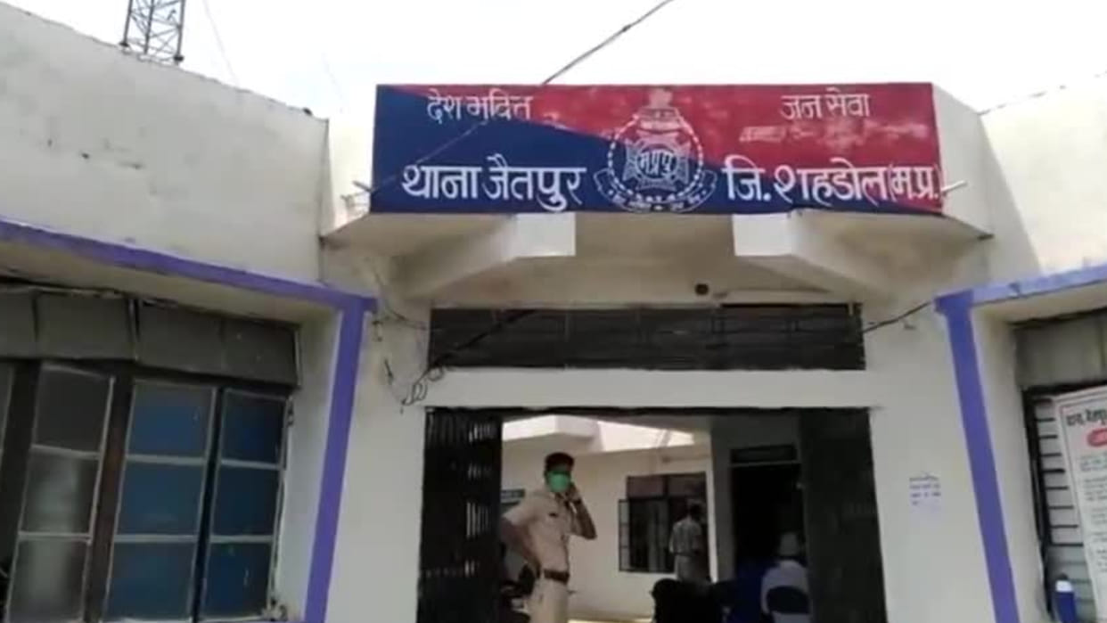MP News: Dead bodies of minor boy and girl were found hanging on the same tree in Shahdol