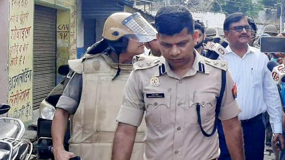 SSP Prabhakar Chowdhary transferred after lathi charge on Kanwariyas in Bareilly