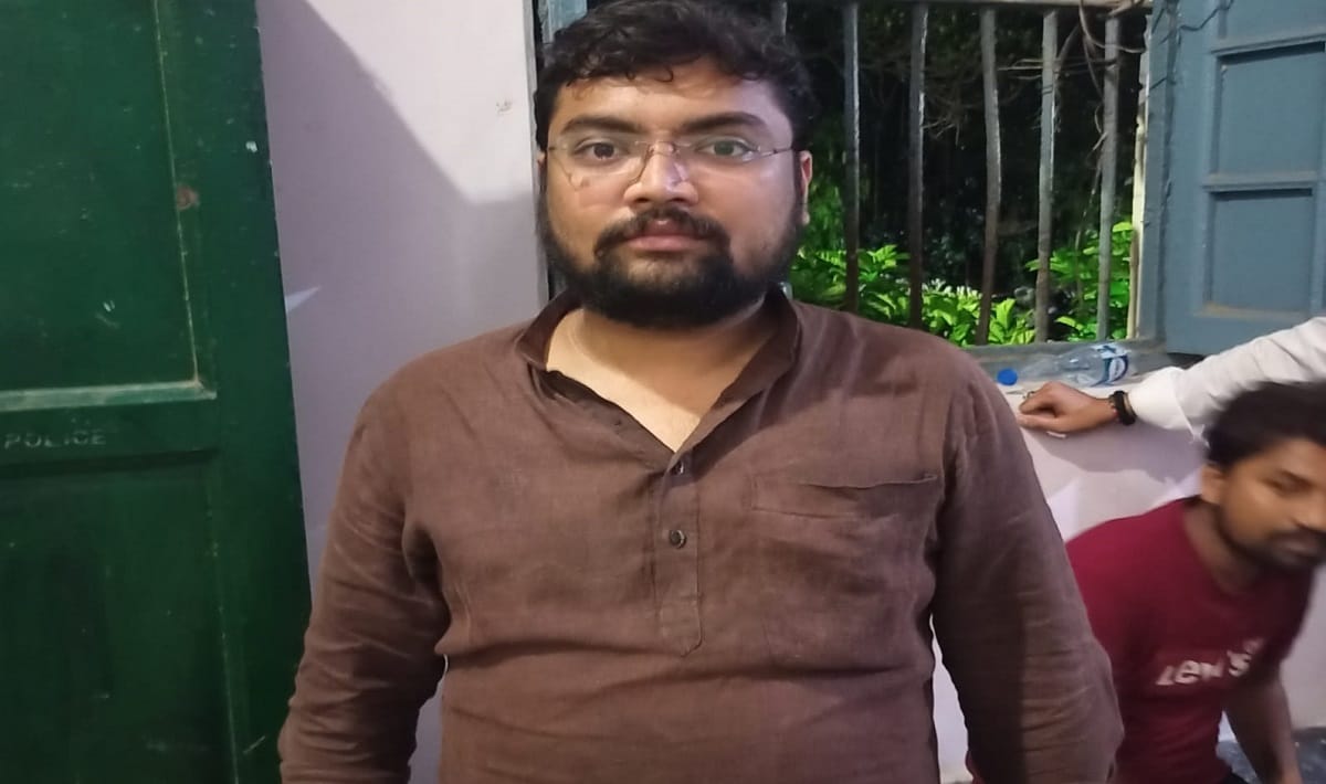 BJP leader filed  false case of attempt to murder for government gunner in varanasi