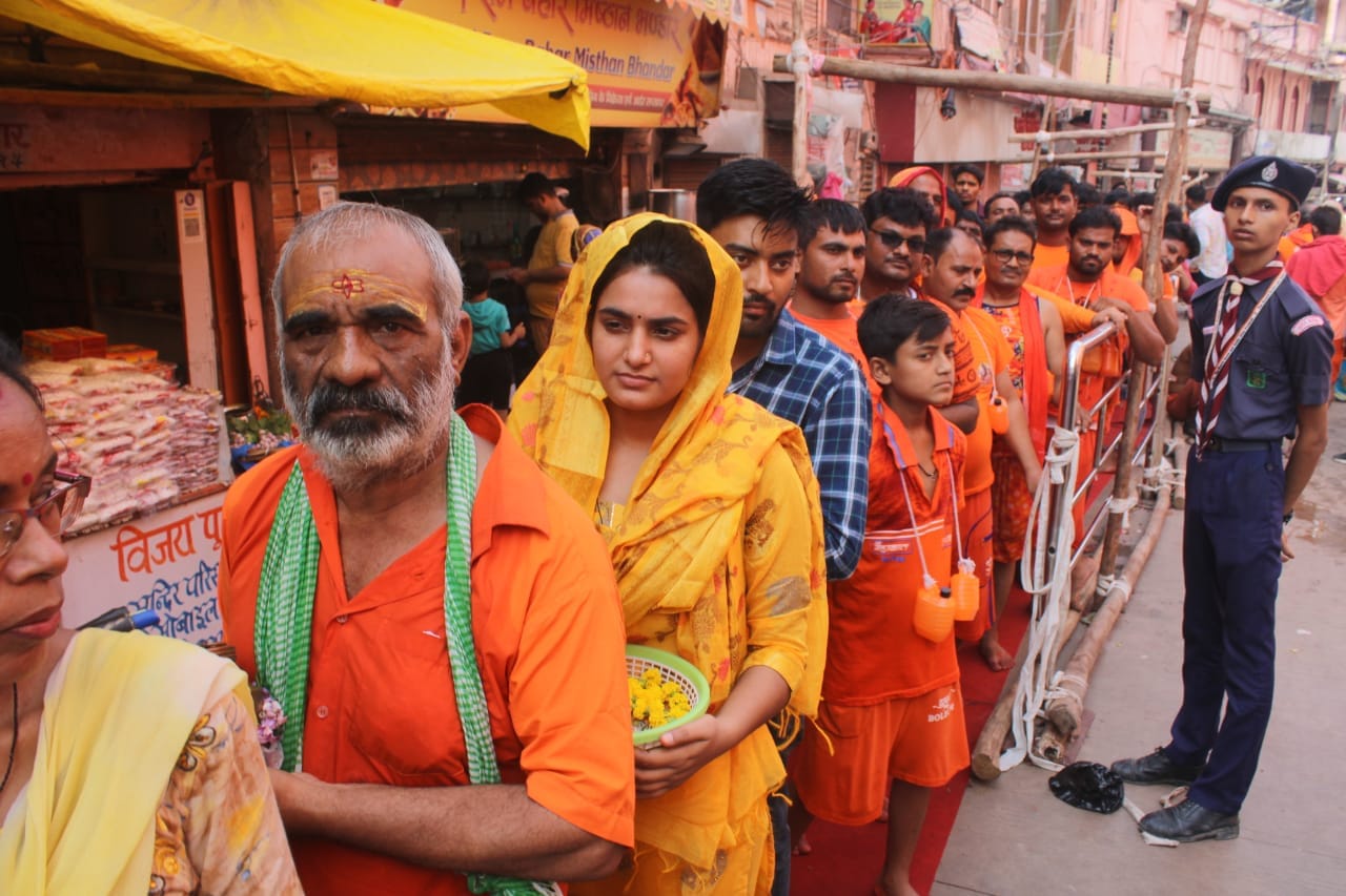 Sawan 2023 fourth Somwar waved in Shiva  city of Kashi every People said Bam Bam Bhola