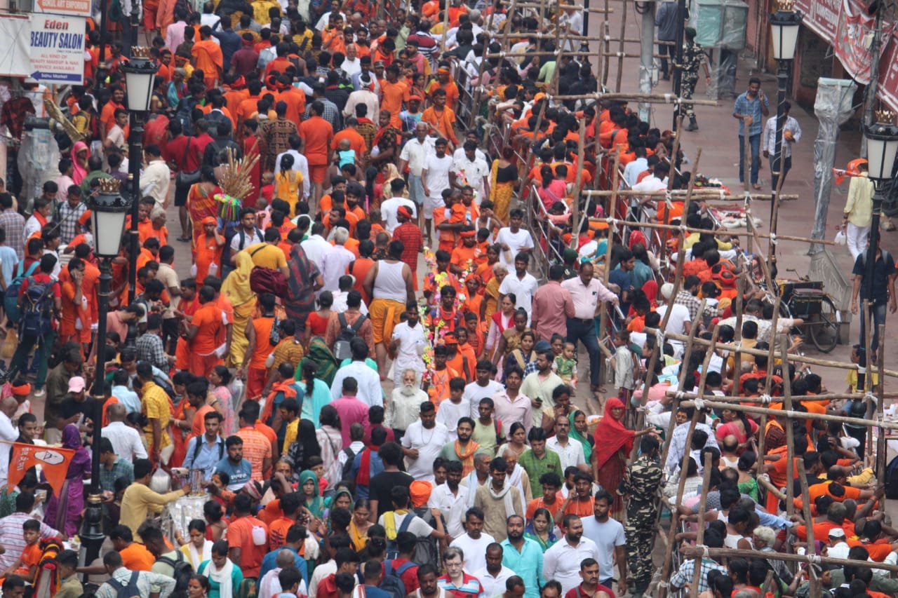Sawan 2023 fourth Somwar waved in Shiva  city of Kashi every People said Bam Bam Bhola