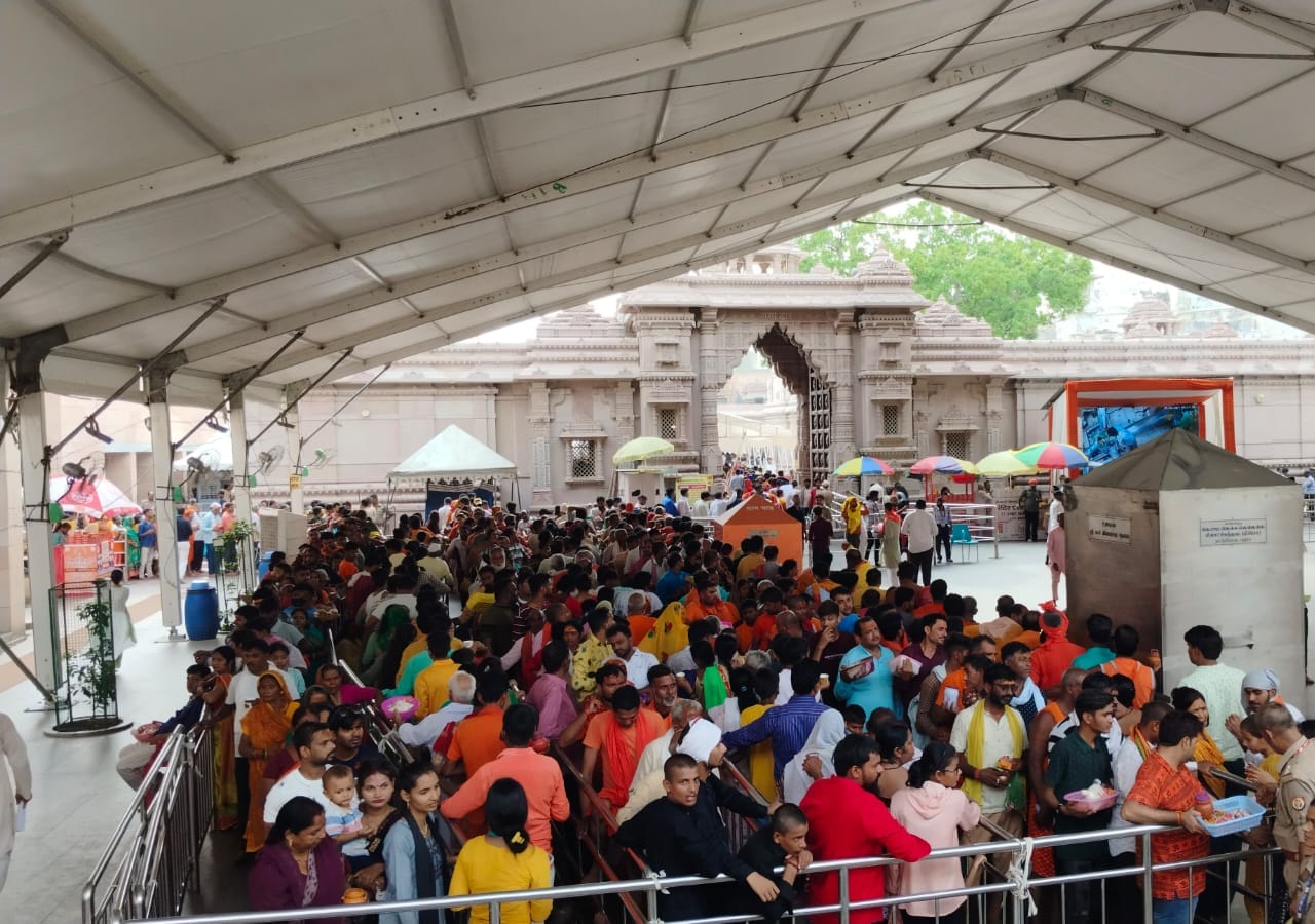 Devotees set new record in kashi Vishwanath Dham donated five times more in sawan 2023