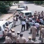 फरीदाबाद में पुलिस ने निकाला फ्लैग मार्च