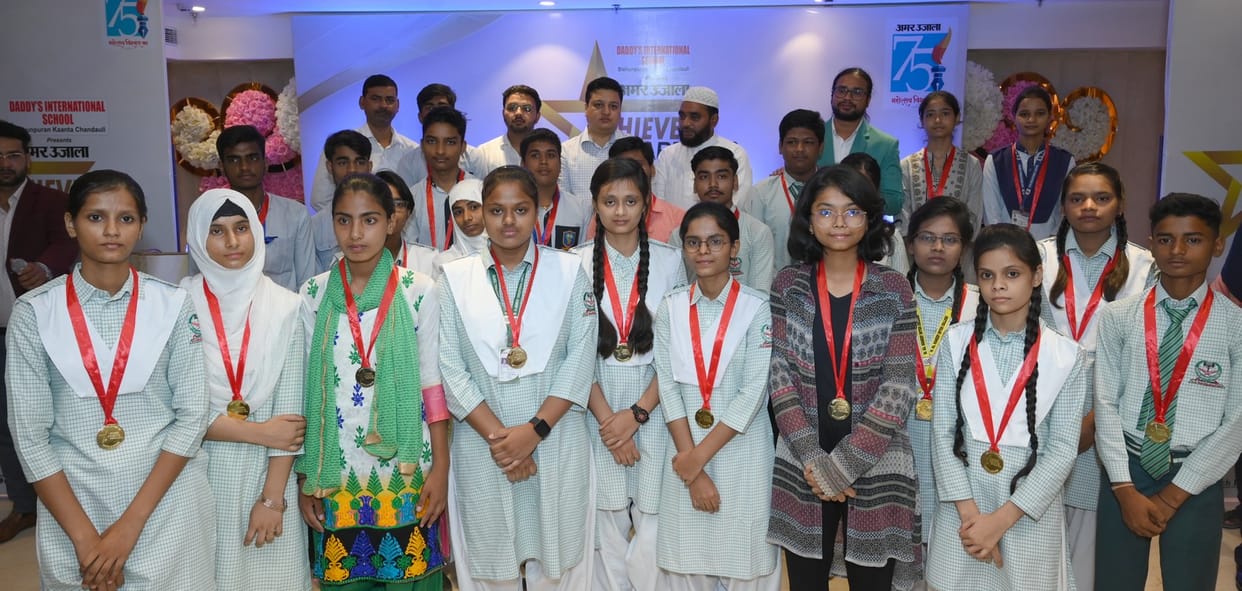 DM gave Achievers Award to meritorious students who performed best in board exams