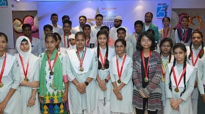 DM gave Achievers Award to meritorious students who performed best in board exams