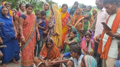 Bihar News : युवक को पहले एसिड मिलाकर शराब पिलाई, फिर पीट-पीटकर मार डाला; वजह ₹900 Bihar News : A young man was beaten to death for nine hundred rupees, mixed acid before Liquor.