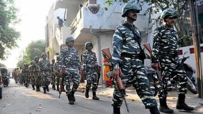 Armed Forces: अर्द्धसैनिक बलों के 53,336 जवानों ने बीते पांच सालों में छोड़ी नौकरी, 658 ने की आत्महत्या CAPF Assam rifles over fifty thousand personal quit their jobs in last five years suicide government reply