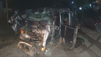 two people died as car collided with a truck in pilibhit