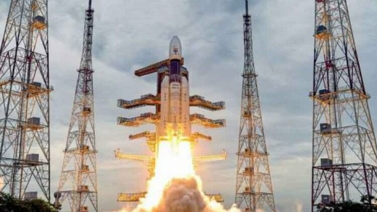 Chandrayaan-3: पृथ्वी की कक्षा छोड़कर चांद की तरफ बढ़ा चंद्रयान-3, पांच अगस्त का दिन अहम