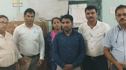 Bhopal News: Patwari asked for bribe to renew the lease of land of Kushwaha society, Lokayukta caught