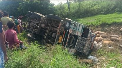 Uncle and two nephews died after being crushed by truck in Mainpuri