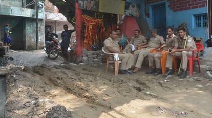 officers and leaders did not take the initiative to remove the rift between two groups in bareilly