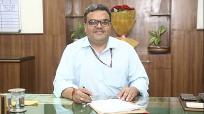 Bhopal News: IAS Dr. Pawan Sharma assumed charge of Bhopal Divisional Commissioner