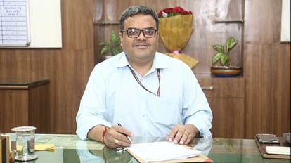 Bhopal News: आईएएस डॉ.पवन शर्मा ने भोपाल संभागायुक्त का कार्यभार किया ग्रहण Bhopal News: IAS Dr. Pawan Sharma assumed charge of Bhopal Divisional Commissioner