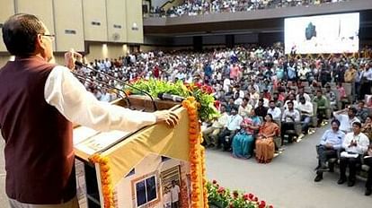 MP News: सीएम शिवराज ने 30 हजार शहरी हितग्राहियों को दिए 300 करोड़ जारी किए, 70 हजार को गृह प्रवेश कराया MP News: CM Shivraj released 300 crores to 30 thousand urban beneficiaries, house warming to 70 thousand