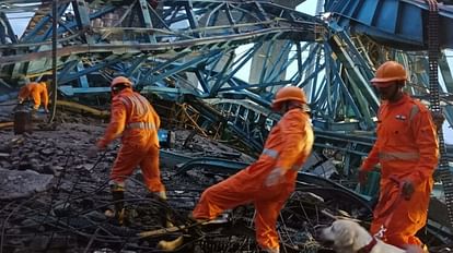 Thane Accident: ठाणे में गर्डर लॉन्चिंग मशीन गिरने से 14 लोगों की मौत, समृद्धि एक्सप्रेसवे पर हुआ हादसा 14 people died due to fall of girder launching machine in Thane district of Maharashtra