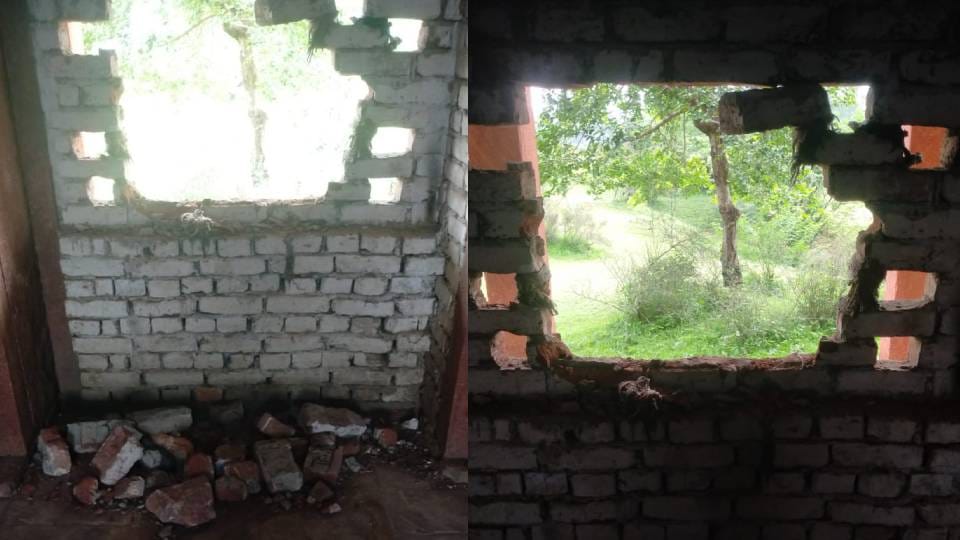 Unidentified people broke lattice of Ayesha Jaiba memorial located in Fatehpur Sikri in Agra
