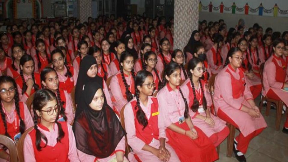 Moradabad: Include fruits in food, but be careful seeing shine, doctors gave tips Aparajita Abhiyan